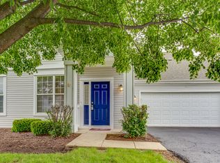 215 Grays Dr #215, Oswego, IL