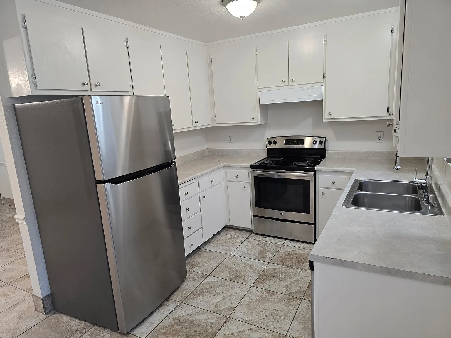 2 bed, 1.5 bath, 1028 sqft, $1,550 — Photo 4