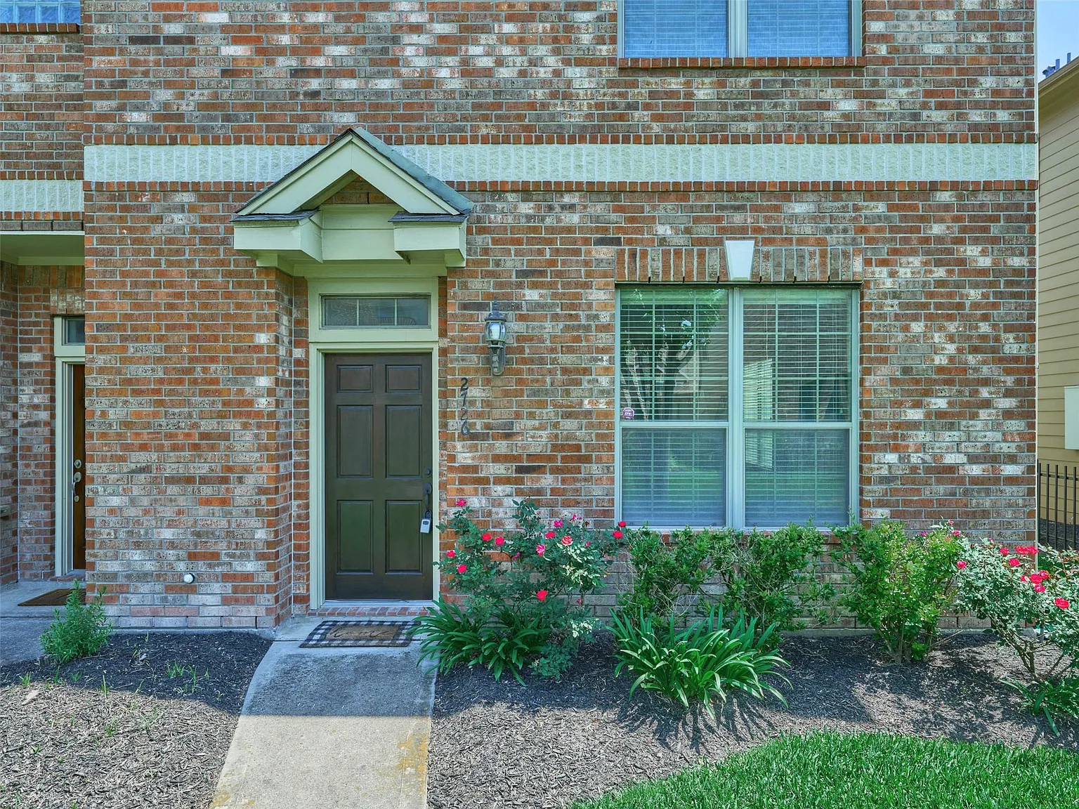 3 bed, 2.5 bath, 1603 sqft, $2,000 — Photo 2