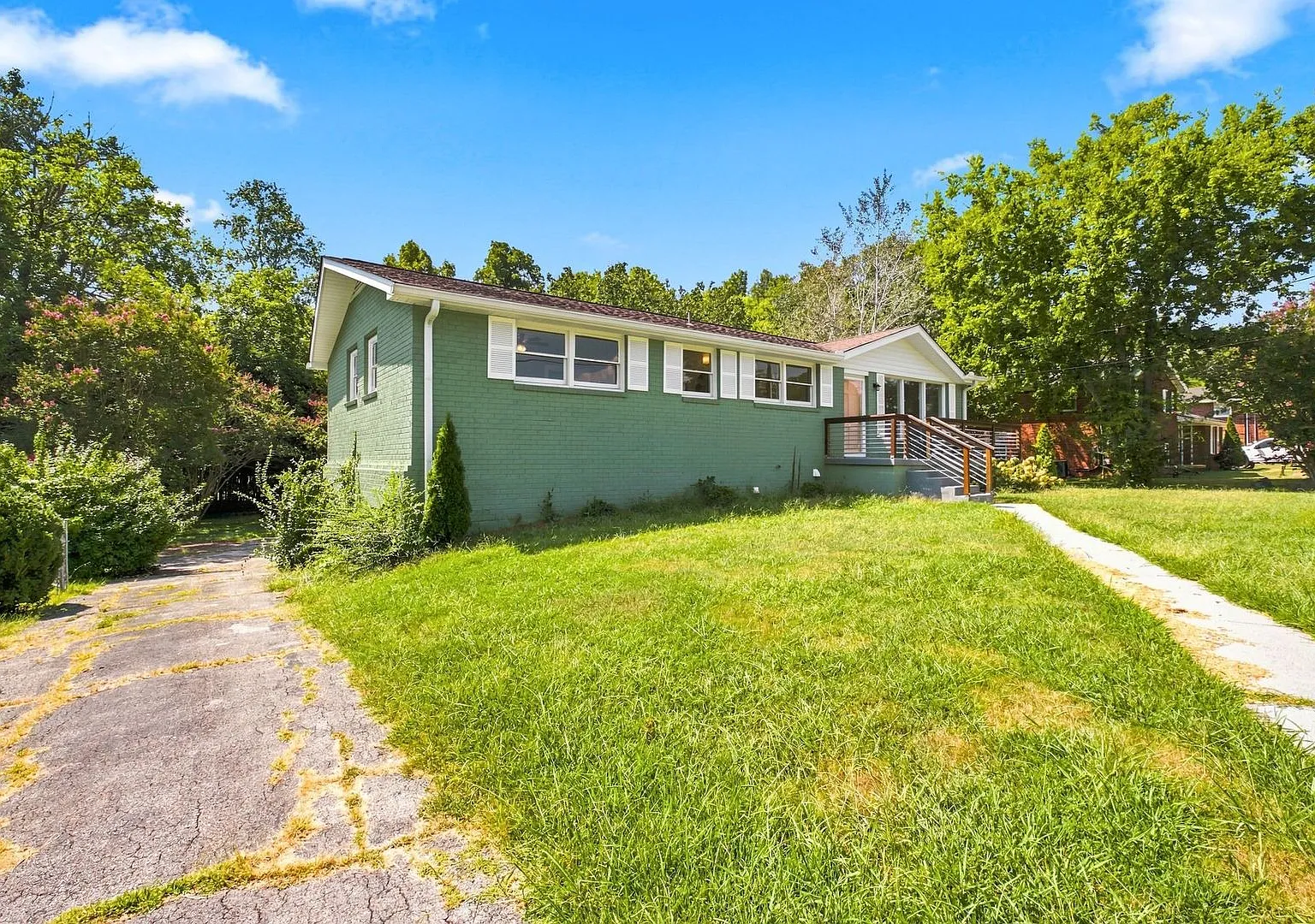 For Lease- Newly Renovated 4 Bed 3 Bath Single Family Home In Lebanon! — Photo 2