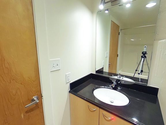 3rd image of 1011 W Marshall St #112