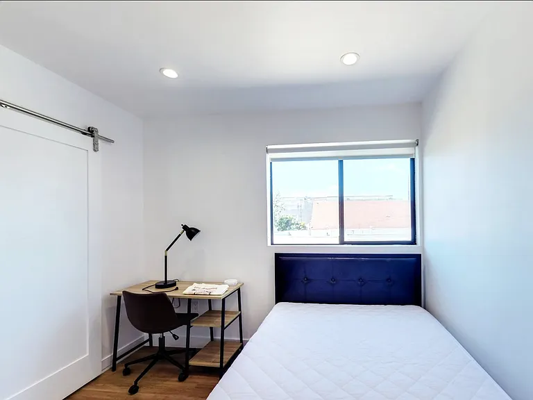 1620 W 35th Pl — Photo 38
