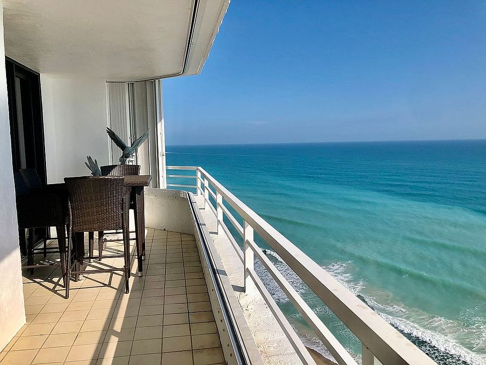 Oceanfront w/large balcony