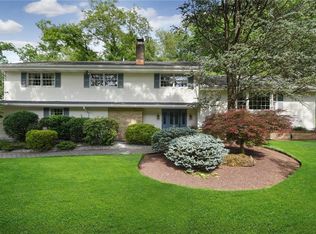 35 Remington Dr, Edison, NJ 08820