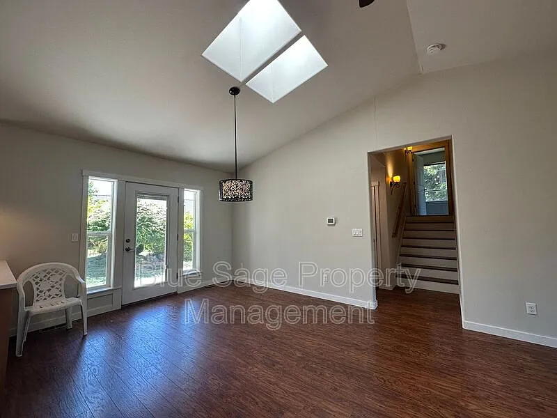 3 bed, 2.0 bath, 1878 sqft, $2,850 — Photo 4