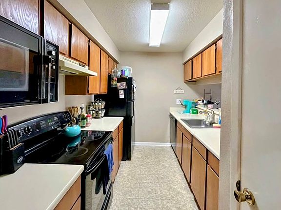 5th image of 1500 Olympia Way #32