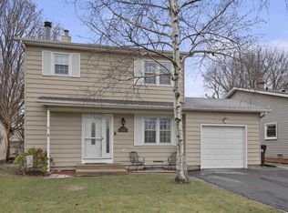 58 Holly Dr, Crystal Lake, IL 60014