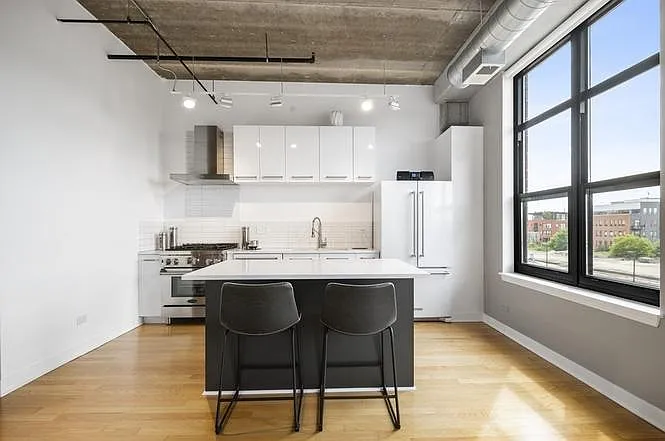 1 bed, 900 sqft, $2,350 — Photo 2