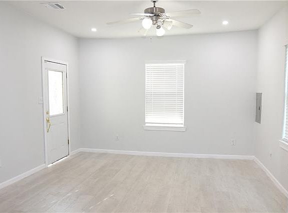 2nd image of 418 N Lyons St