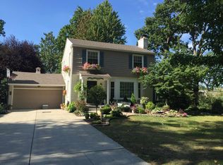 351 Moselle Pl, Grosse Pointe Farms, MI 48236