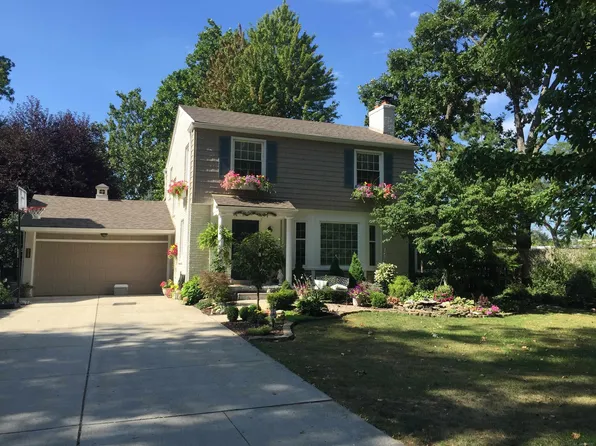 351 Moselle Pl, Grosse Pointe Farms, MI 48236