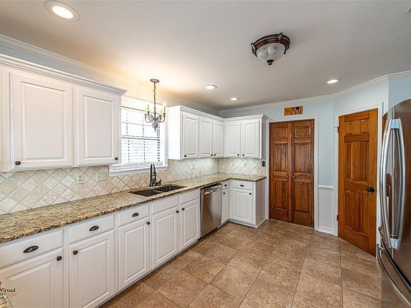 2nd image of 412 Highland Dr