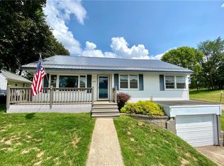 403 Sunset Dr, Brooklyn, IA 52211