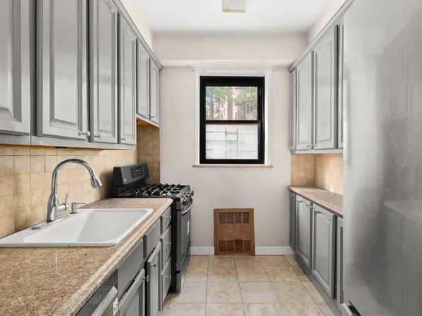 139-15 83rd Avenue image 4 of 8