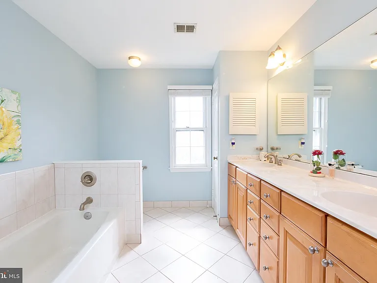 9808 Korman Ct — Photo 15