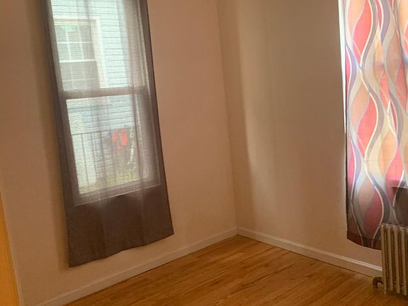 4th image of 14 121st St