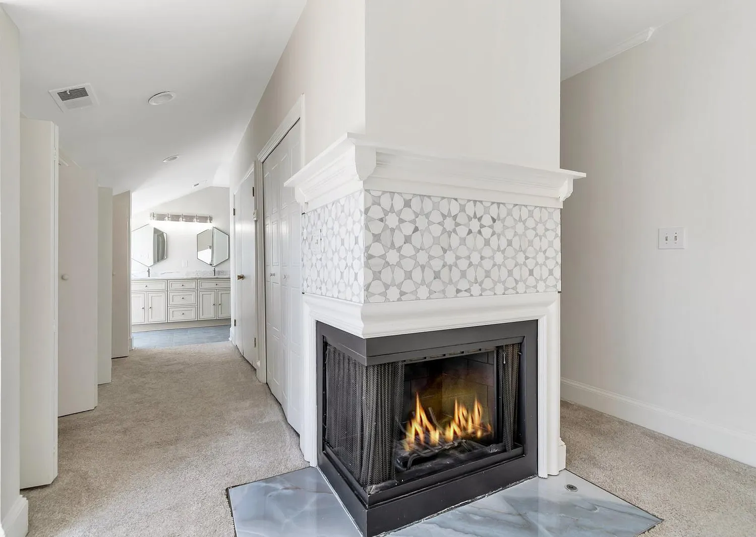 2 bed, 1072 sqft, $2,700 — Photo 4