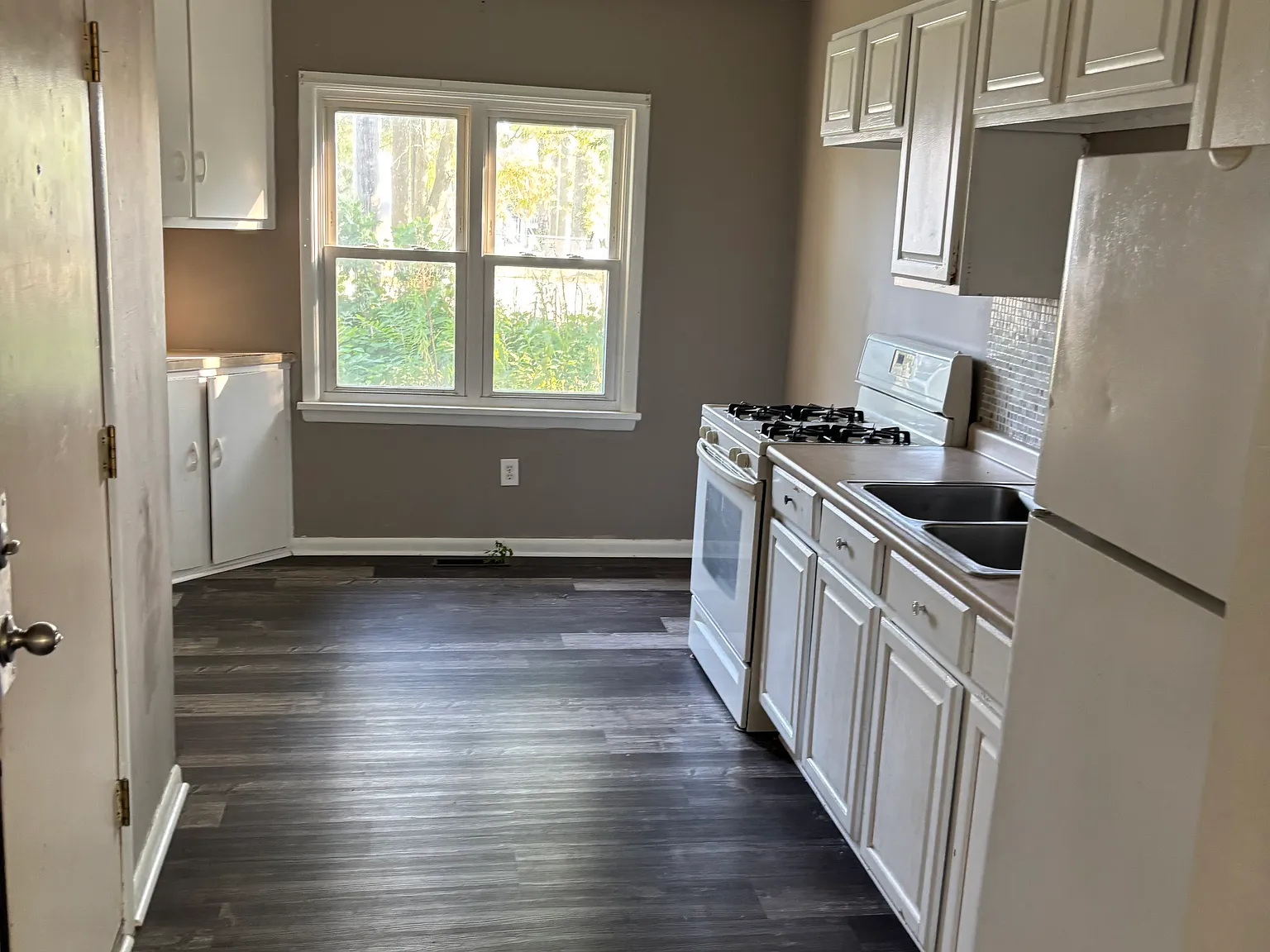 2 bed, $950 — Photo 1