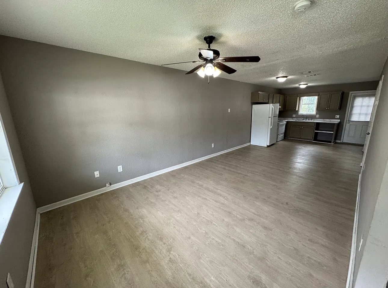 2 bed, 1000 sqft, $1,000 — Photo 1
