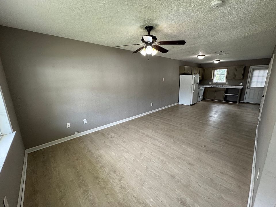1st image of 141 Colony Dr NW #141
