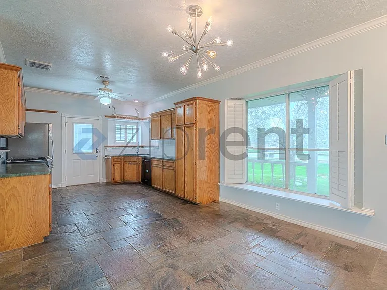 7934 Round Rock Dr — Photo 2