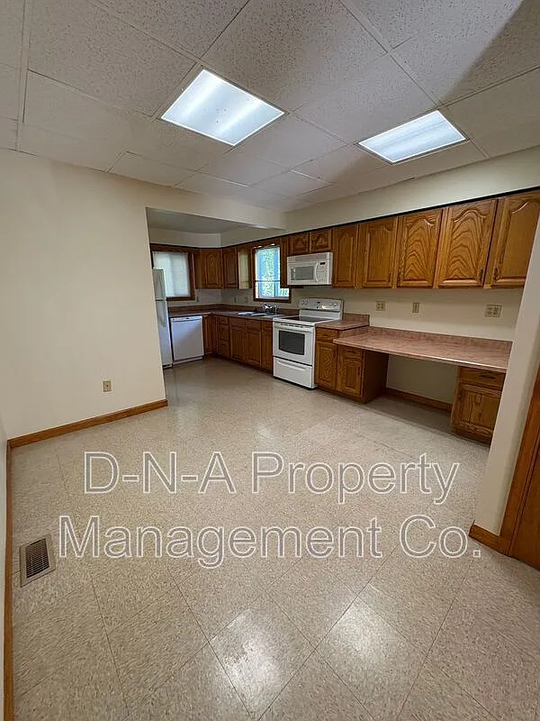 2 bed, 1.0 bath, $1,550 — Photo 4