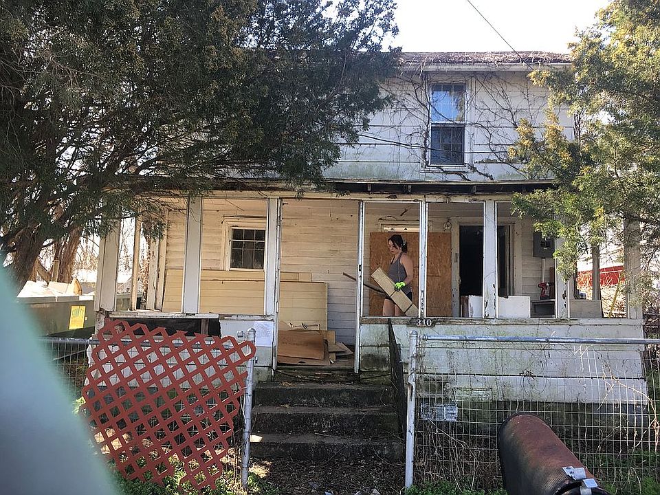 1st image of 310 Vandenvender Ave