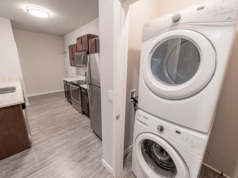Mammoth Springs Apartments & Townhomes — Photo 56