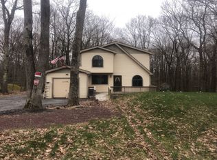 3195 Hamlet Dr, Tobyhanna, PA 18466