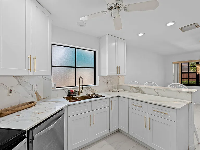 111 Weybridge Cir — Photo 17