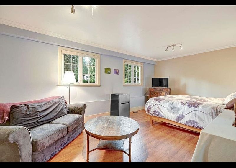 Surrey House for rent - 4 Bedrooms — photo 6