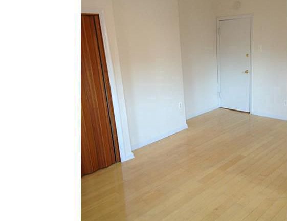 4th image of 2062 Lombard St #2