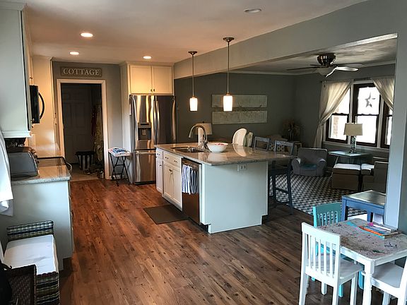 5th image of 833 Guilford Ct