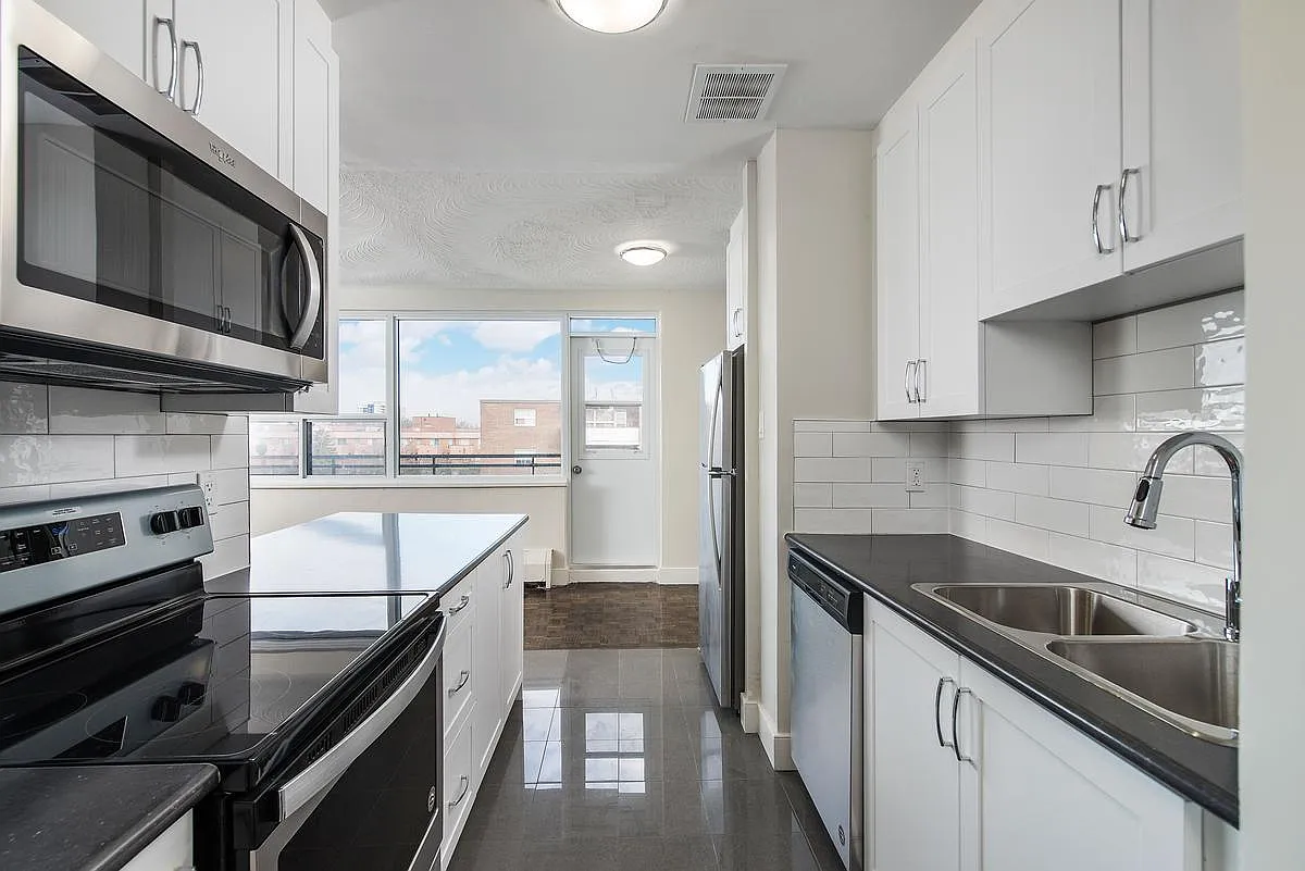1475 Bloor Street — Photo 1
