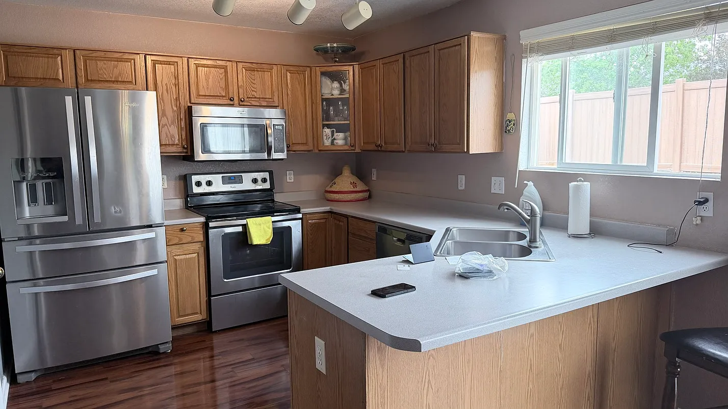 3 bed, 3.5 bath, 1576 sqft, $3,000 — Photo 3