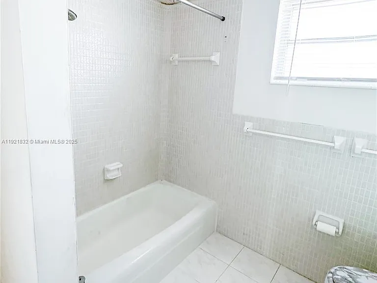 12275 NE 19th Ave #11 — Photo 10