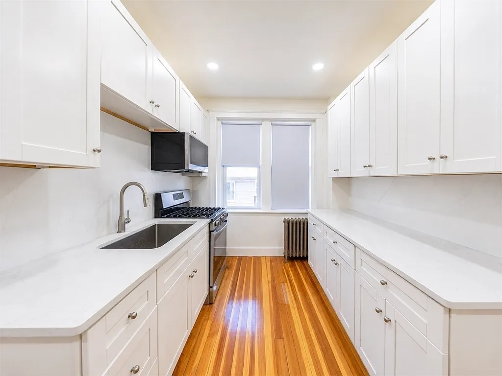 2 bed, 1000 sqft, $3,195 — Photo 4