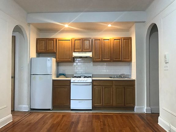4th image of 45-29 42nd St #1C
