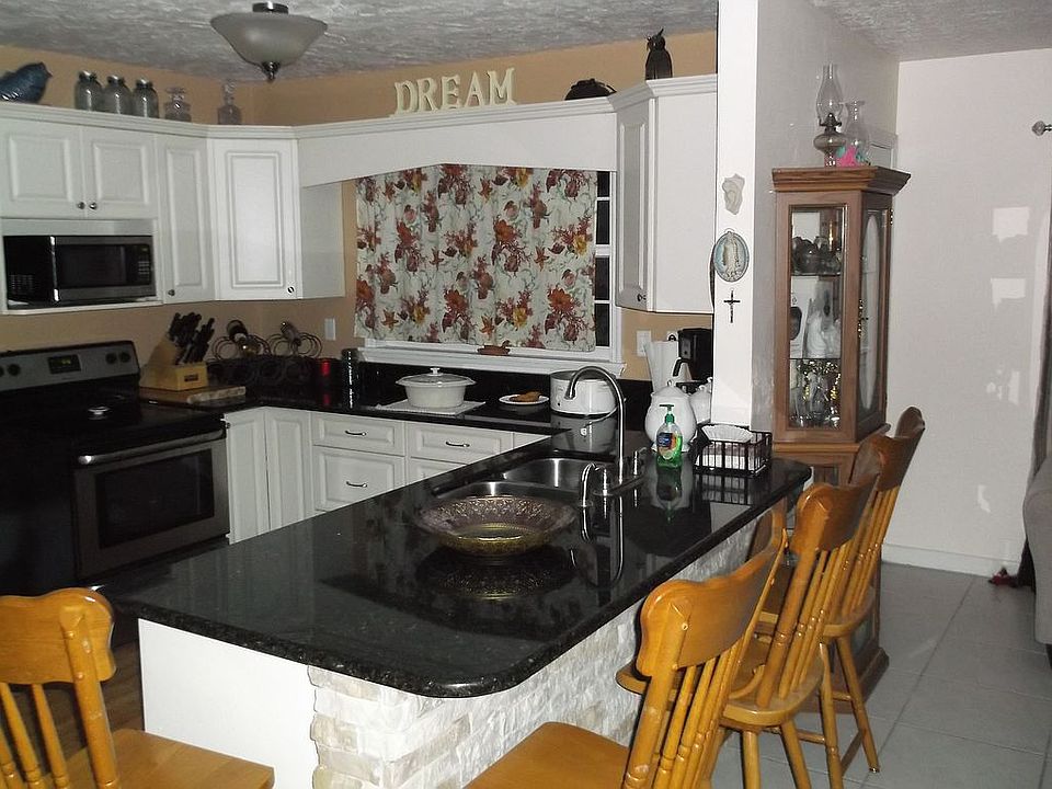 1st image of 825 Laurel Ave