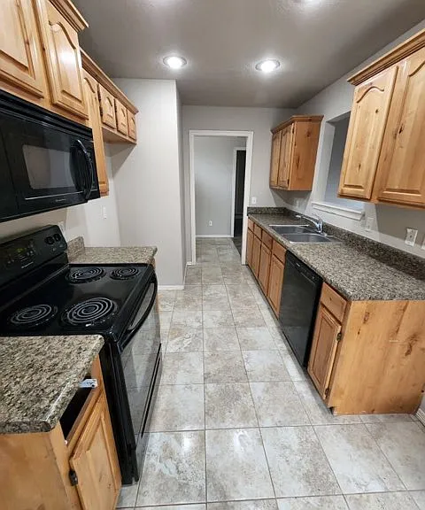 208 E Southpointe Ave — Photo 3