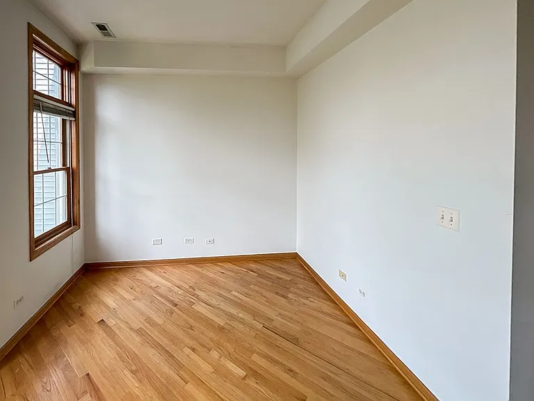 1103 W Cornelia Ave — Photo 13