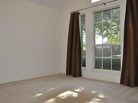 2nd image of 601 Castleford Dr