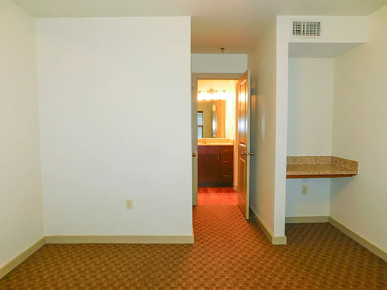 1512 N Elm St #101 — Photo 13