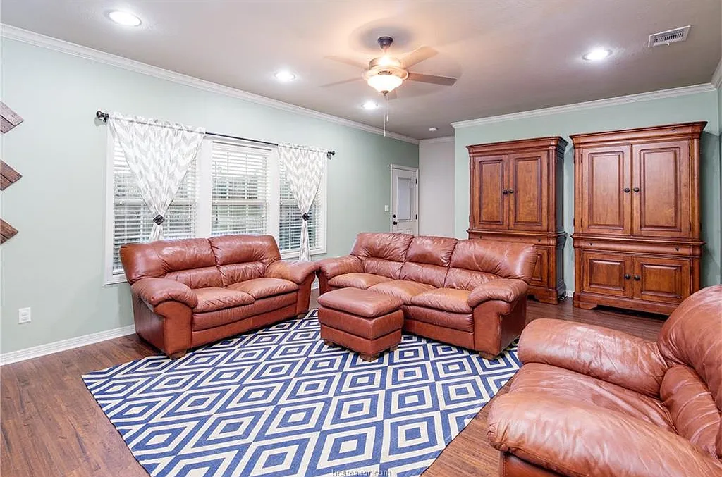 3 bed, 3.5 bath, 1642 sqft, $2,150 — Photo 4