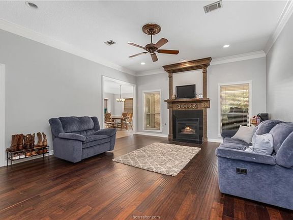 2nd image of 4401 Appleby Pl