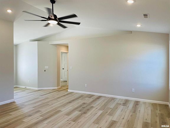 5th image of 301 Olivia Dr