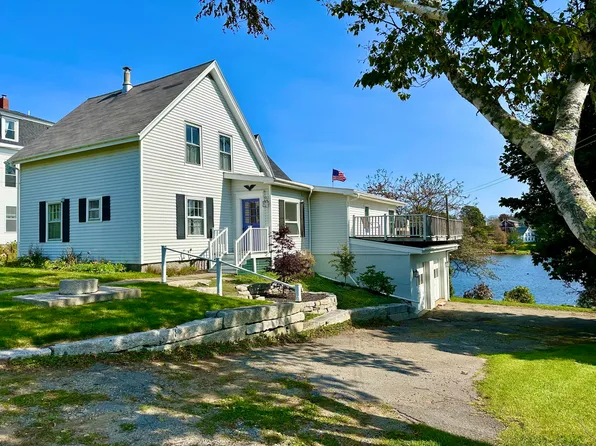 7 Lake View Street, Vinalhaven, ME 04863