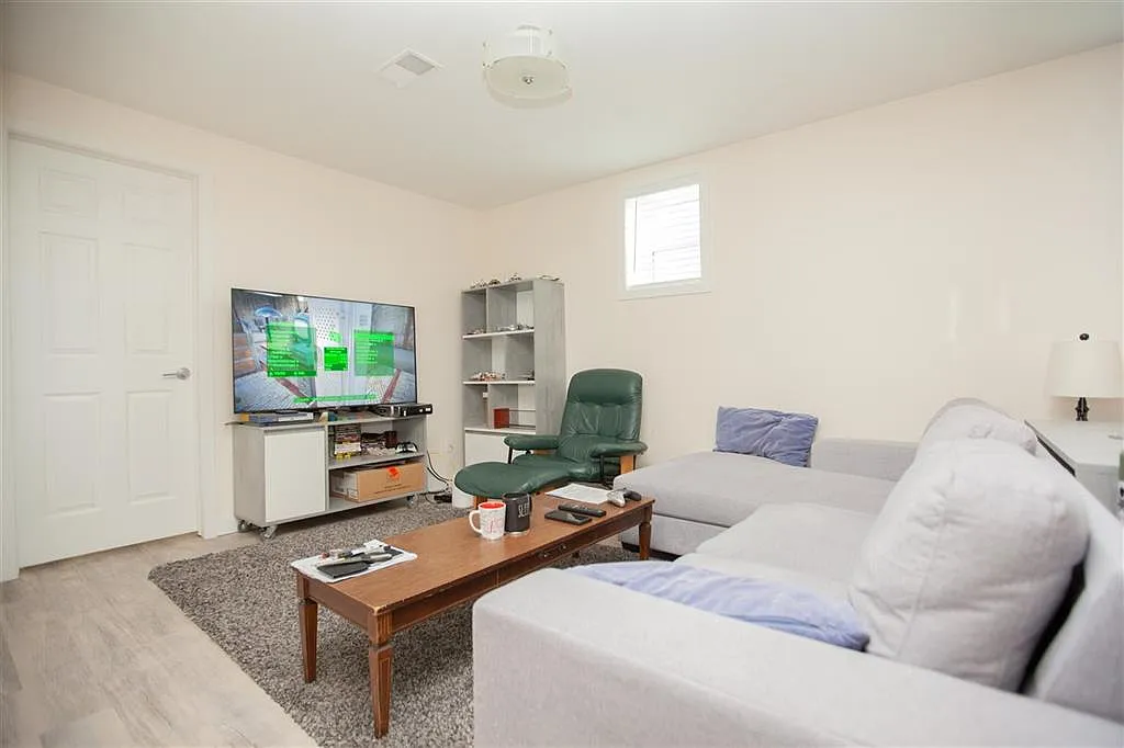 1 Bed 1 Bath BSMT Suite Garage Parkdale Edmonton — Photo 2