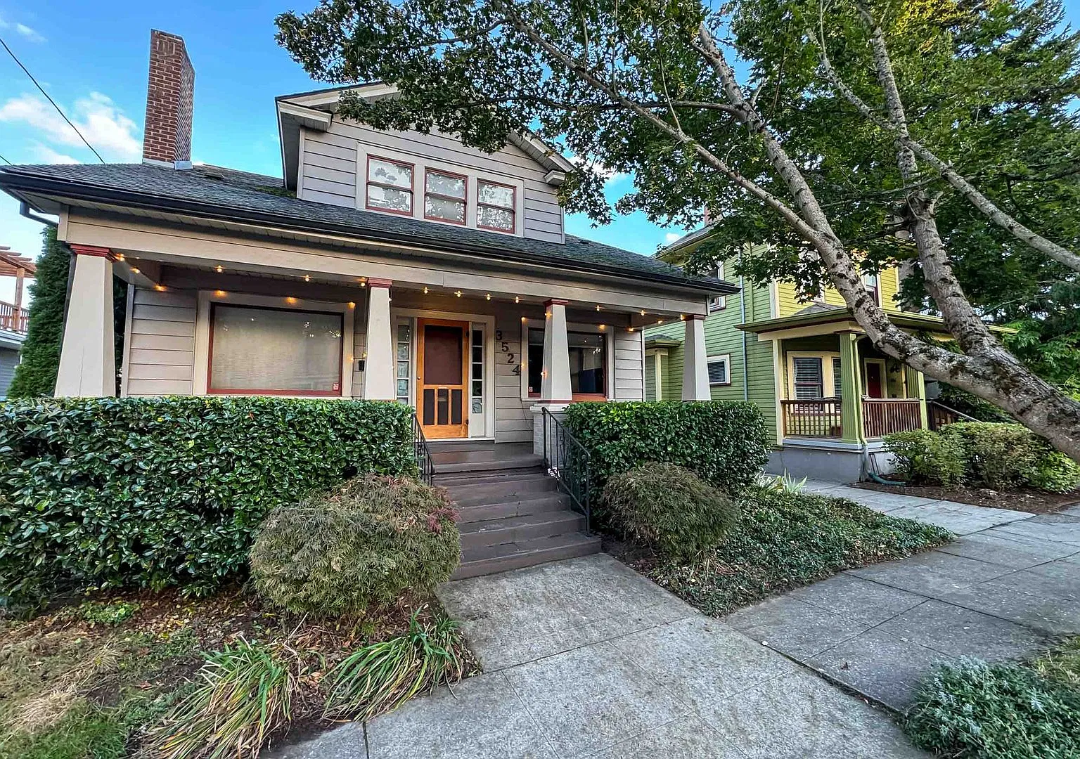 Craftsman 5 Bed/2 Bath Lincoln Park Neighborhood Home — Photo 2