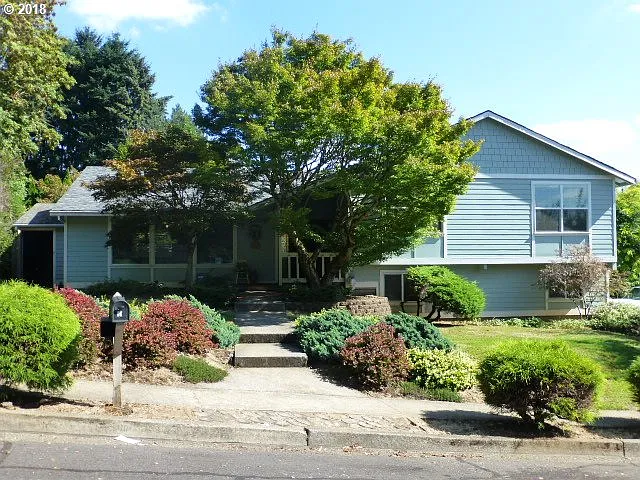 30 NW Hartley Ave photo 1